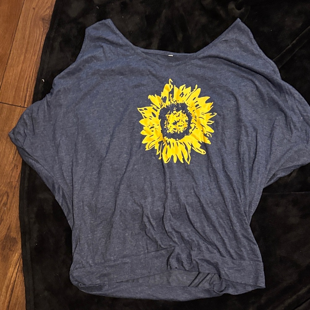 Sunflower Graphic Blue Women's Top size XL